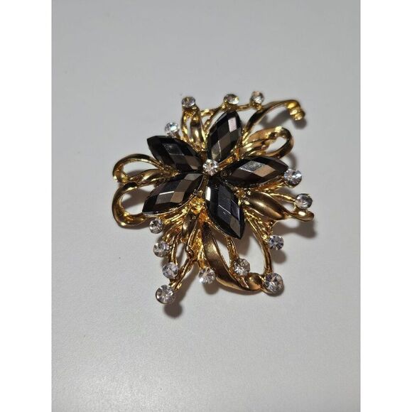**Sale** Gold tone rhinestone flower brooch - Picture 8 of 9